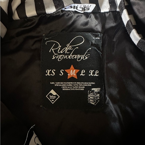 Ride Snowboards Women’s Jacket - Picture 4 of 10